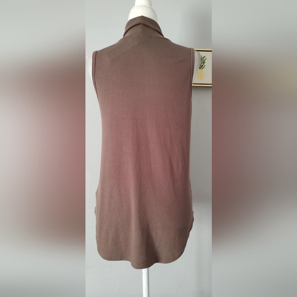 Karen Kane Sleeveless Soft Knit Sleeveless Turtleneck Top Size Medium Brown New - Picture 5 of 6